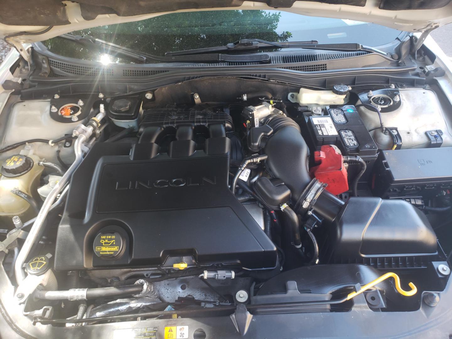 2010 /gray and black Lincoln MKZ base (3LNHL2GCXAR) with an 3.5L V6 DOHC 24V engine, 6-Speed Automatic transmission, located at 323 E Dunlap Ave., Phoenix, AZ, 85020, (602) 331-9000, 33.567677, -112.069000 - 2010 Lincoln MKZ,....... EXCELLENT condition, A Real Must See!!.... No accidents, Stereo/cd Player, Satellite compatible, Phone sync, Bluetooth, Ice cold ac, Clean Black and Gray interior with Black leather seats in near perfect condition, Gorgeous tinted sunroof, power windows, power door locks, cl - Photo#18